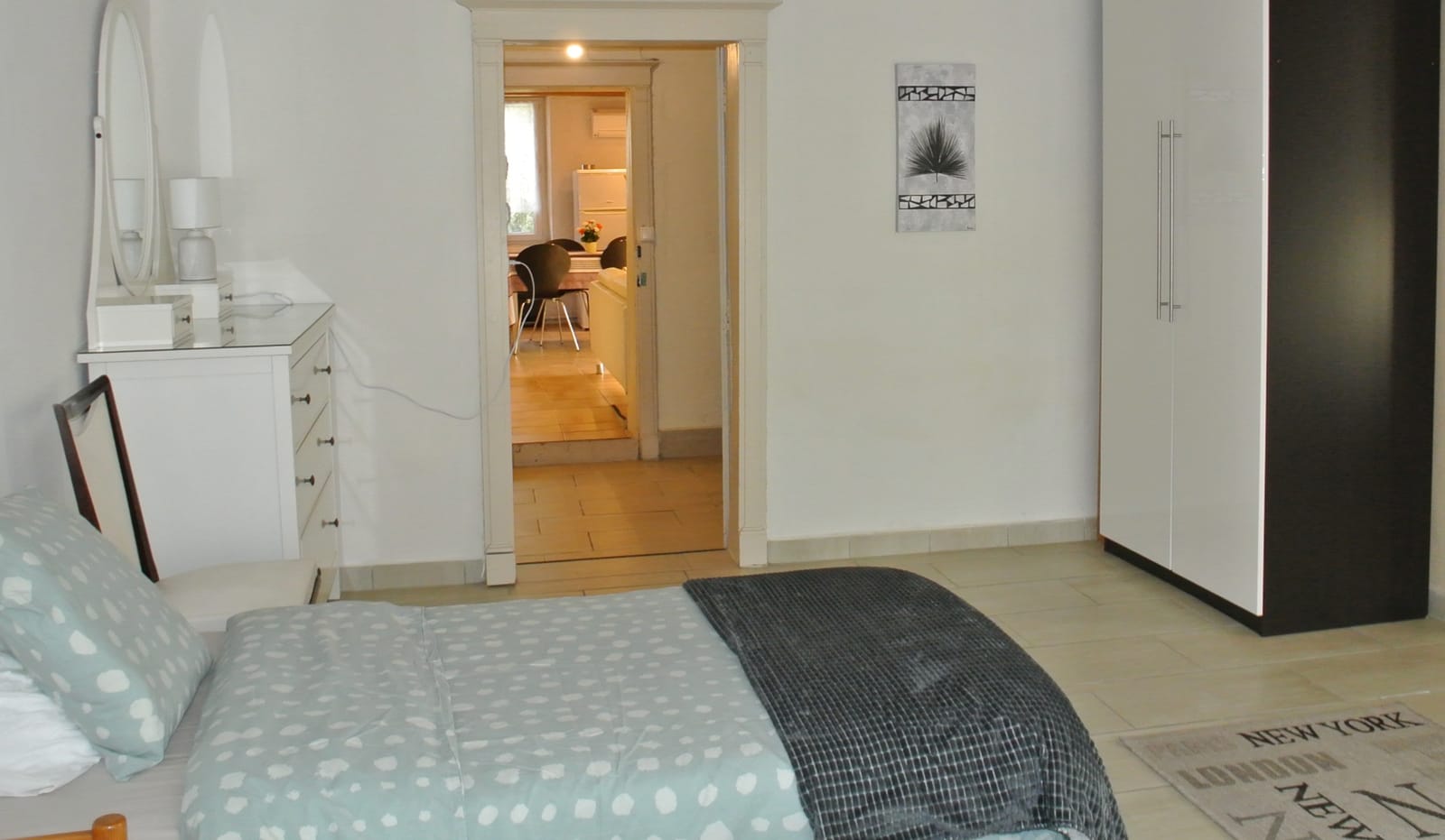 Overloop met deuren naar de slaapkamers.